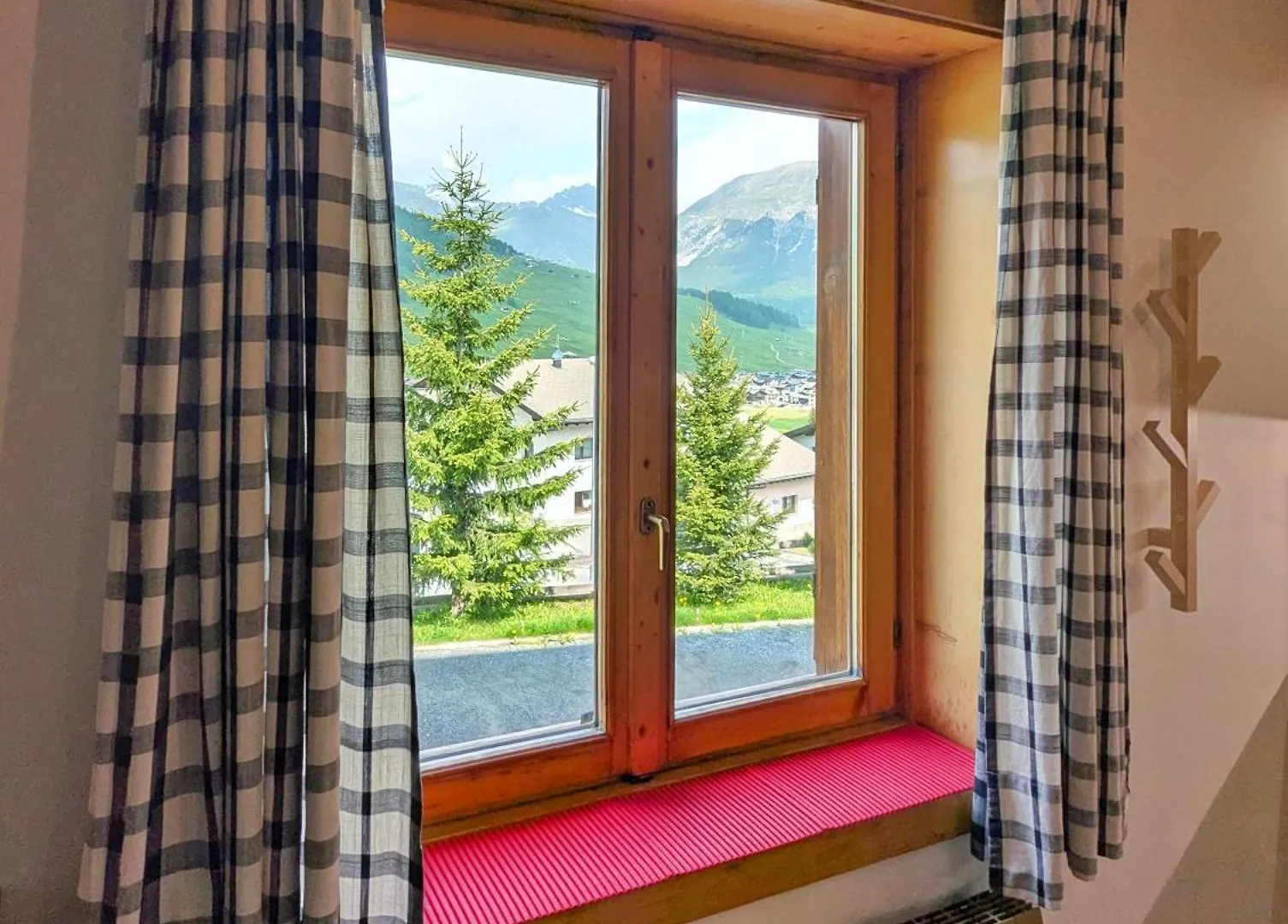 Lg Apartment Livigno - Modern Alpine Comfort